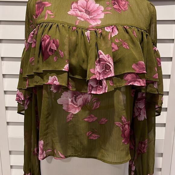 Forever 21 Pre loved gorgeous Floral Ruffle Top with long Sleeves. - Picture 5 of 10